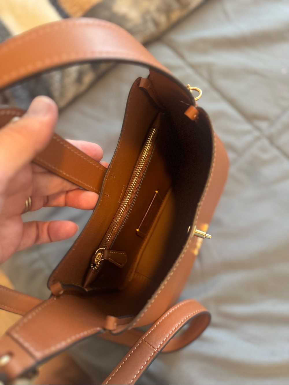 Coach Saddle Brown Leather Crossbody Bag with Gold Hardware - Picture 4 of 7